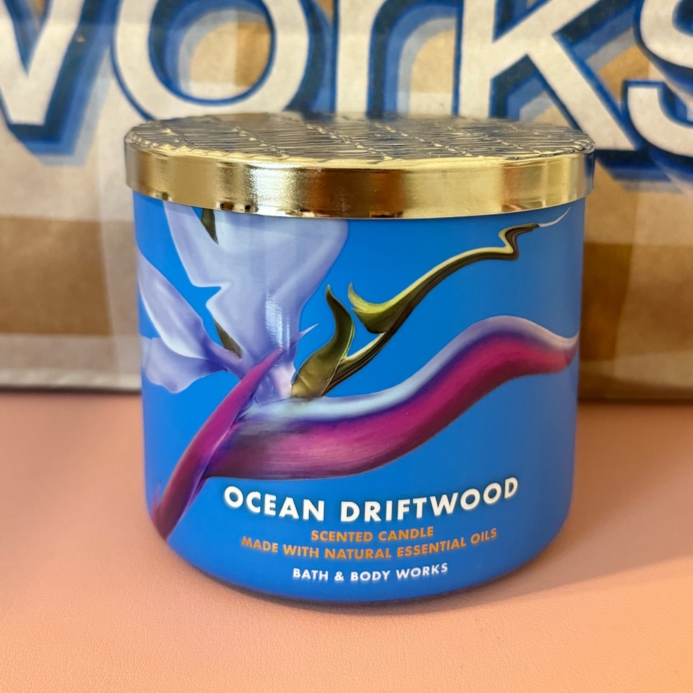 NEW!! BBW CANDLE OCEAN DRIFTWOOD - Picture 1 of 3